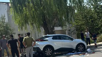Gökçeada'da Park Halindeki Otomobile Çarpan Motosikletteki 2 Kişi Hayatını Kaybetti
