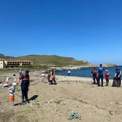 Kalekoy Sahili Atiklardan Temizlendi: Gokceadali Minikler Cevre Icin Tek Yurek Oldu