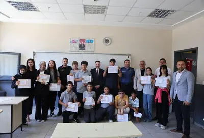 Kaymakam Osman Acar Ogrencilerin Karne Sevincine Ortak Oldu