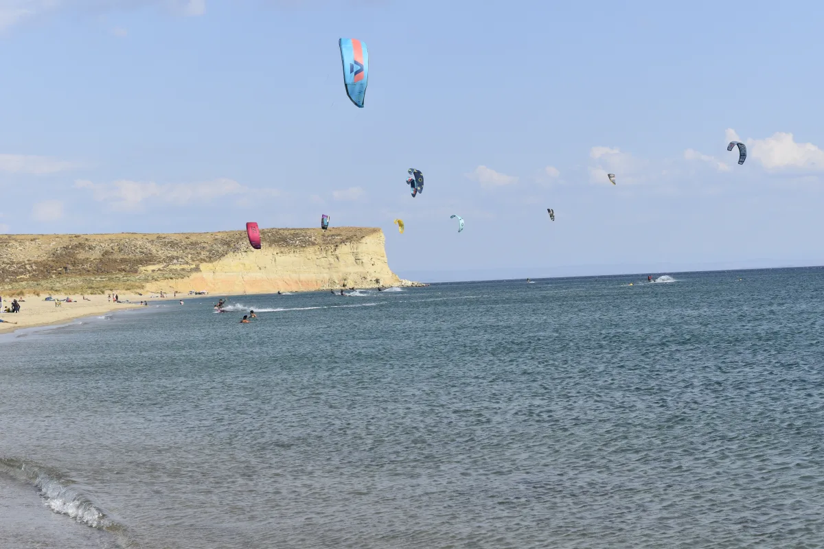 Gökçeada Aydıncık plajında kitesurf