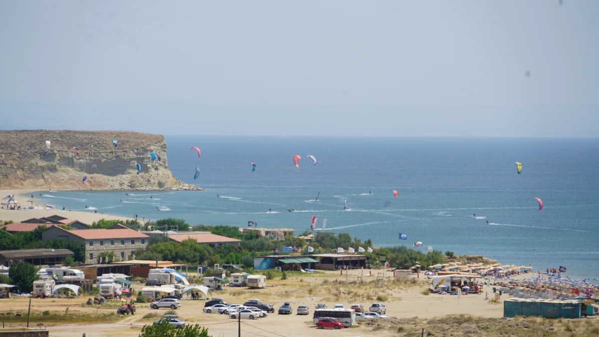Gökçeada Aydıncık plajında kitesurf