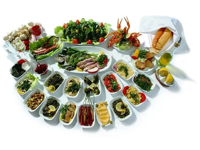 Gökçeada'da balık ve meze sofrası