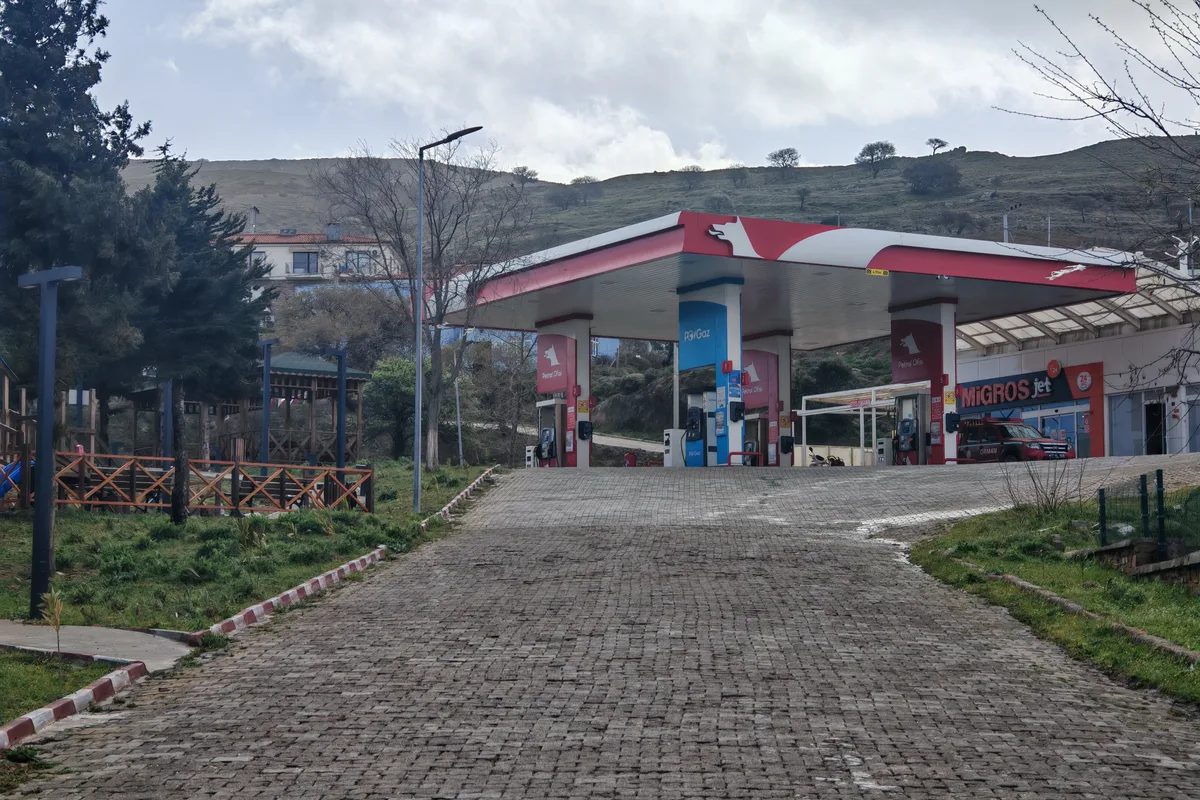 Gökçeada Petrol Ofisi dışarıdan