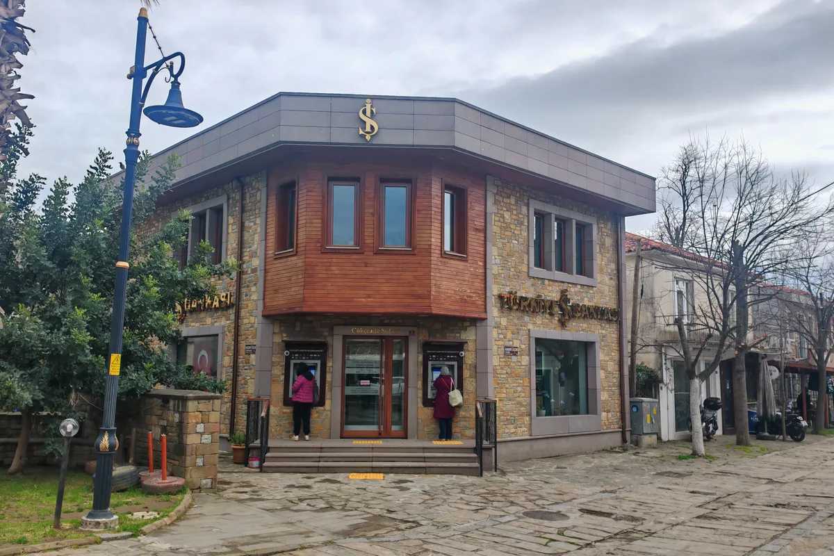 Gökçeada'da Bankalar ve ATM'ler: Bilmeniz Gerekenler