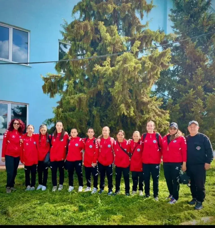 Gökçeada Kız Futsal Takımı Bölge Şampiyonasında Bursa'yı 2-0 Yendi