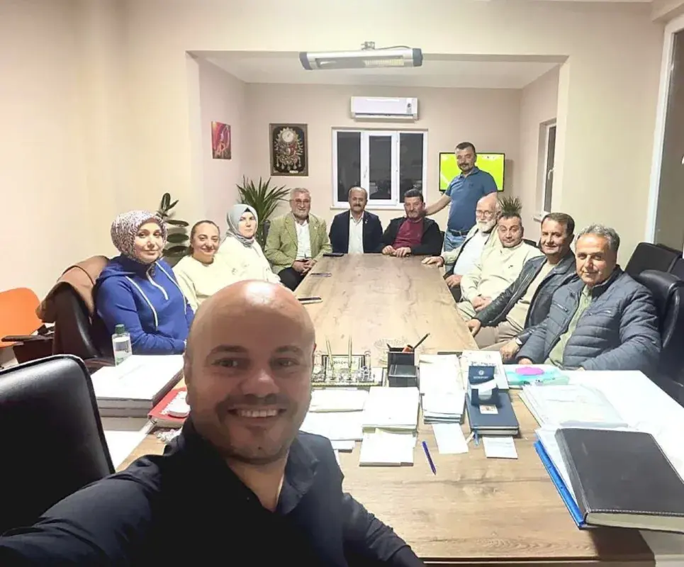 AK Parti Gökçeada'da Haftalık Toplantı: Hastaneye Yeni Hizmet