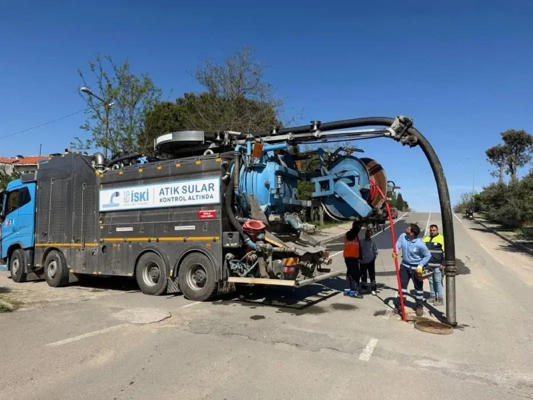 Gökçeada'da Kanalizasyon Hatları İSKİ Ekipleriyle Temizlendi