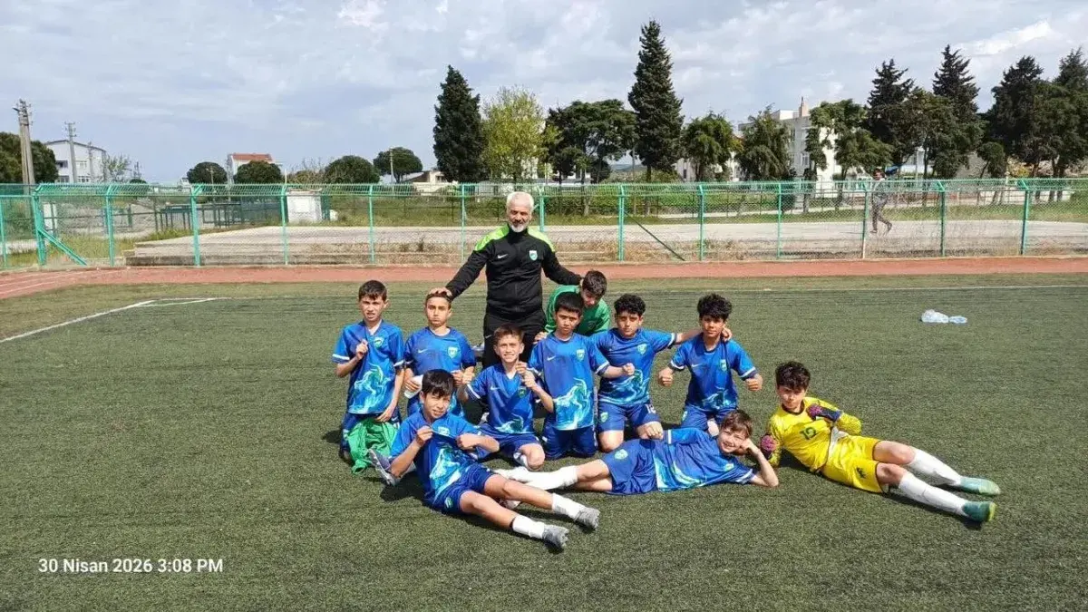 U-12 Futbol Takımımızdan Kritik Galibiyet: Lapseki Deplasmanından 3 Puanla Dönüyoruz!