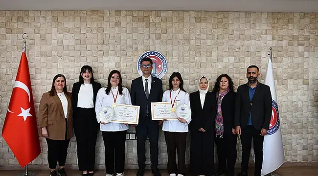 Gökçeada MYO Öğrencileri Uluslararası Gastronomi Festivalinde Altın Madalya Kazandı