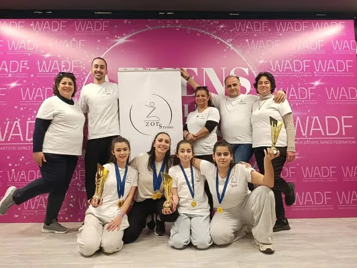 Dansçılar karşılama töreni