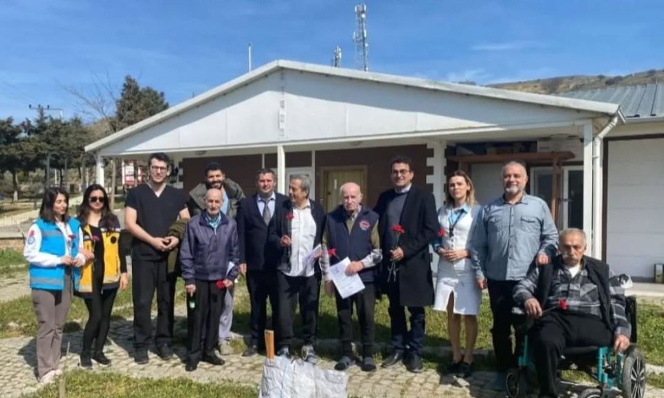 Gökçeada Devlet Hastanesi Yaşlılar Haftasında Bakımevini Ziyaret Etti