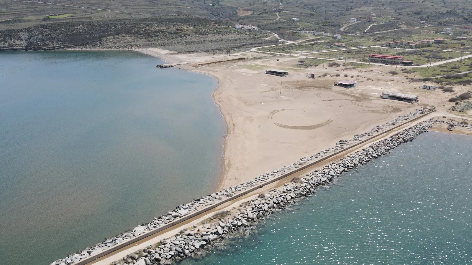Gökçeada Kuzulimanı Plajı - geniş kumsal ve deniz