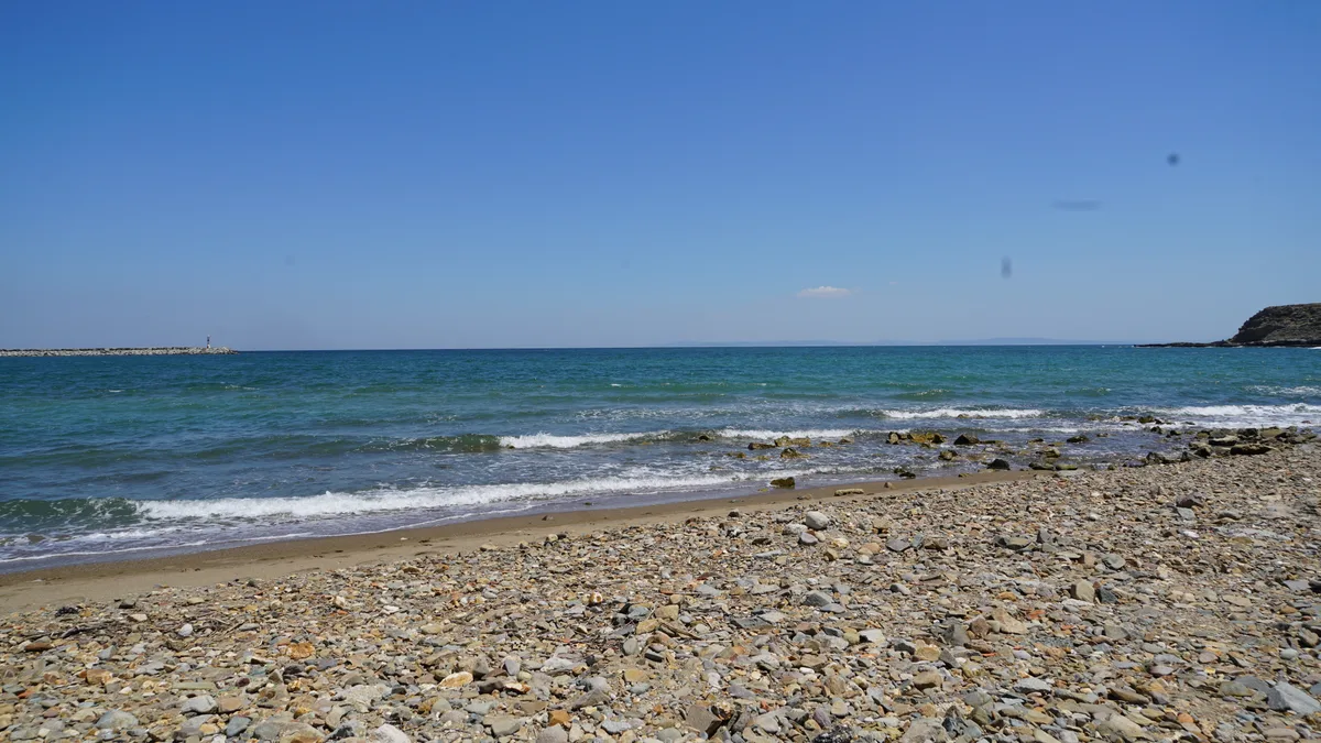 Gökçeada Kuzulimanı - deniz ve dağ manzarası