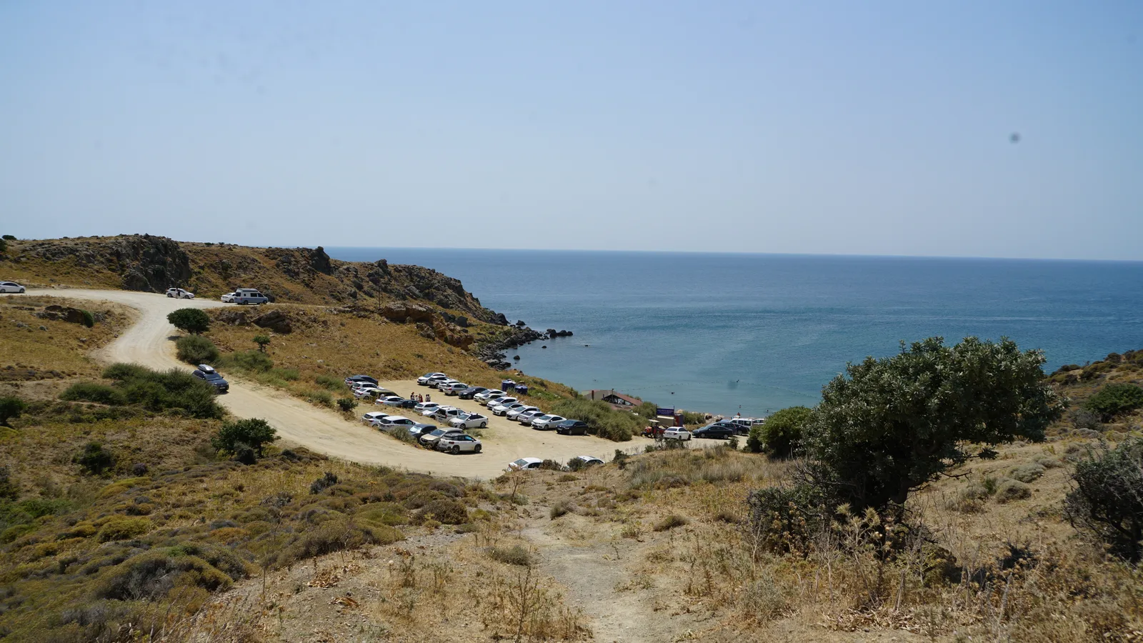 Laz Koyu - berrak deniz ve kayalık kıyı