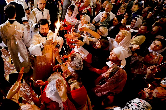 Gökçeada Rum köyünde Paskalya kutlamasına katılan kalabalık