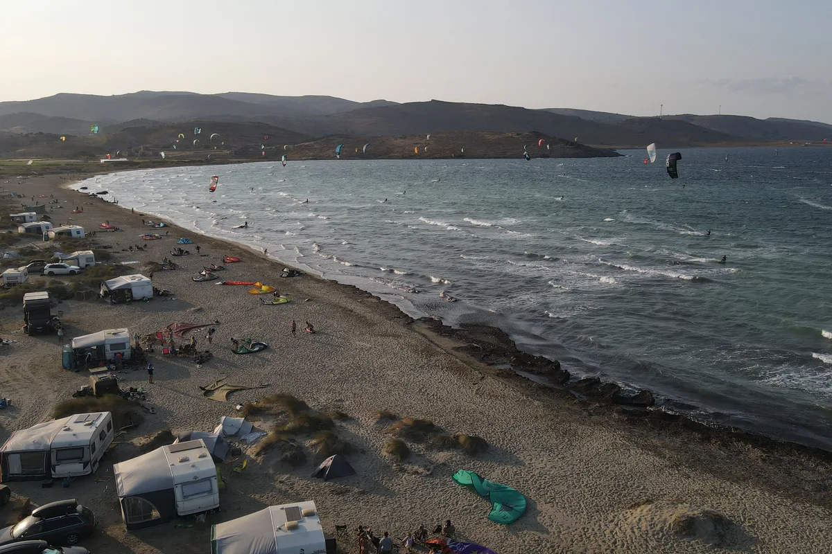 Gökçeada'da Sörf Öğrenmek: Kurslar ve Okullar 2026