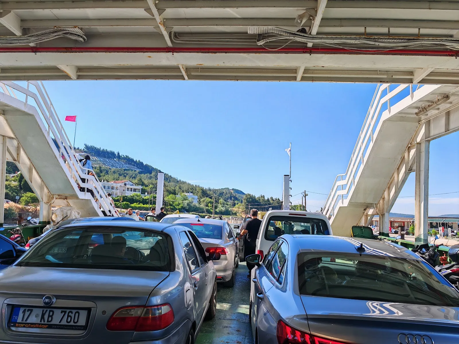 Gökçeada Feribot Rehberi: Sefer Saatleri, Fiyatlar ve İpuçları