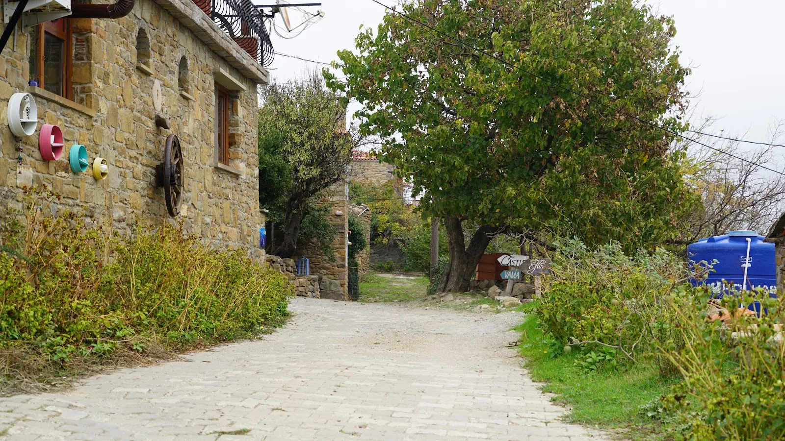 Gökçeada Kaleköy Rehberi: Kastro'nun Tarihi ve Gün Batımı