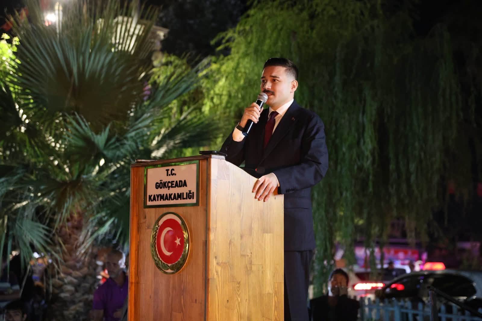 Cumhuriyet Meydanı'nda demokrasi nöbeti