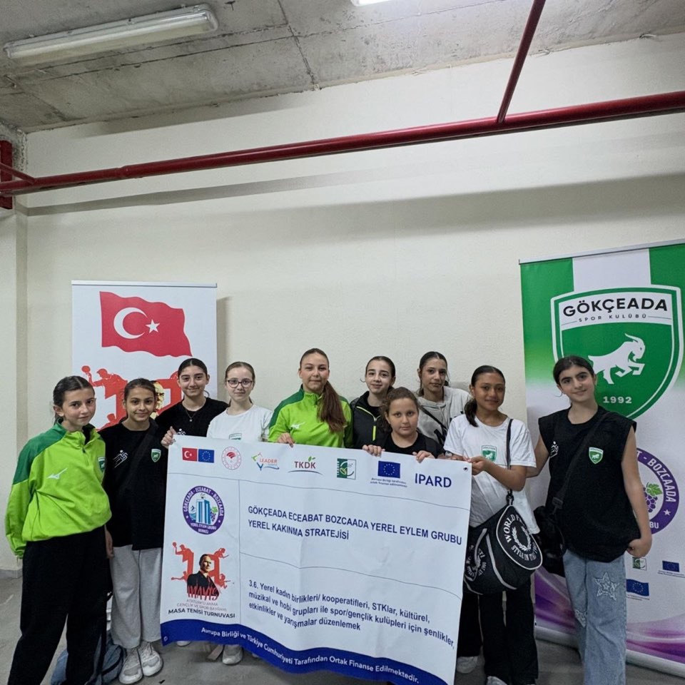 Kız sporcular banner ile