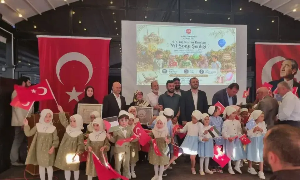 Gökçeada'da Miniklerden Muhteşem Mezuniyet Şenliği
