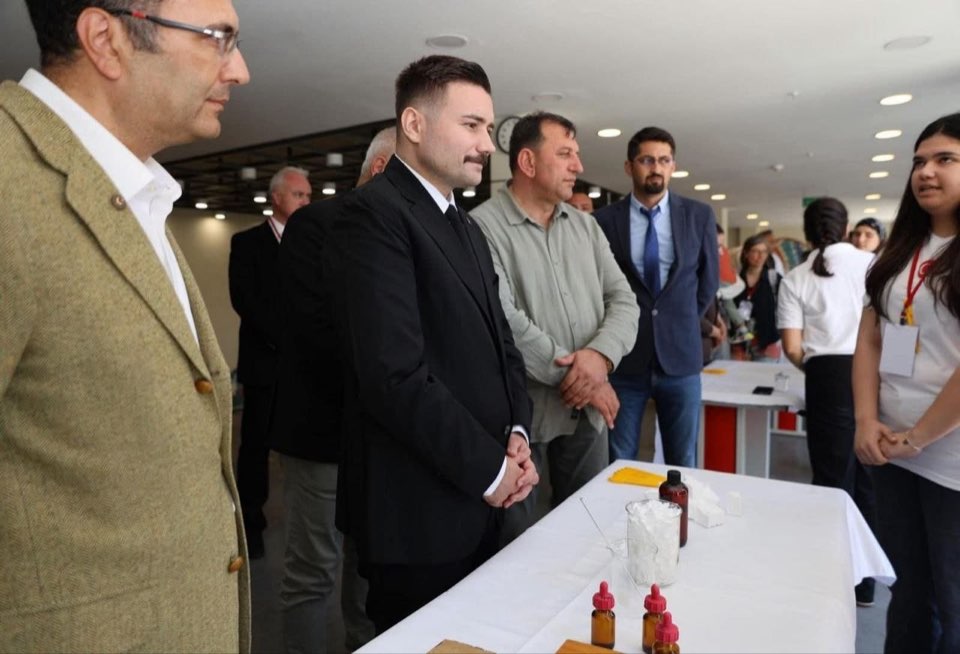 Kaymakam Acar standlari ziyaret ediyor