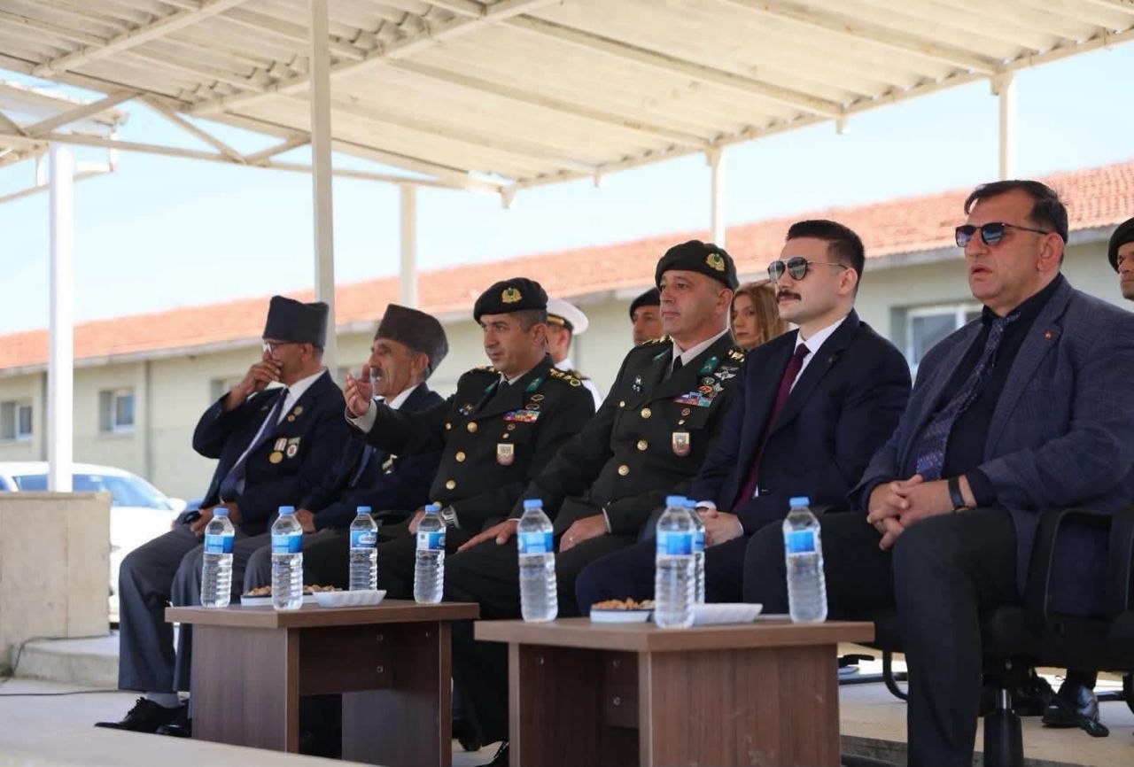 Kaymakam Osman Acar, Turk Kara Kuvvetleri'nin 2235'inci Kurulus Yil Donumu Torenine Katildi