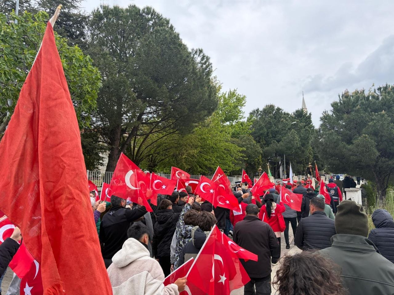 Yürüyüş ve Türk Bayrakları