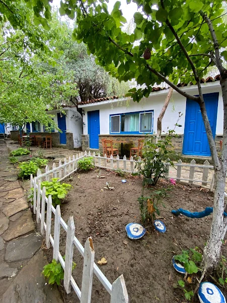 Ada Falyanos Motel