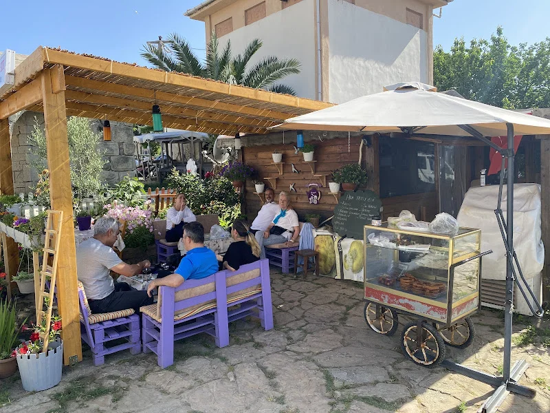 Ada Tatlı Evi Ayşe Hanım Arka Plan