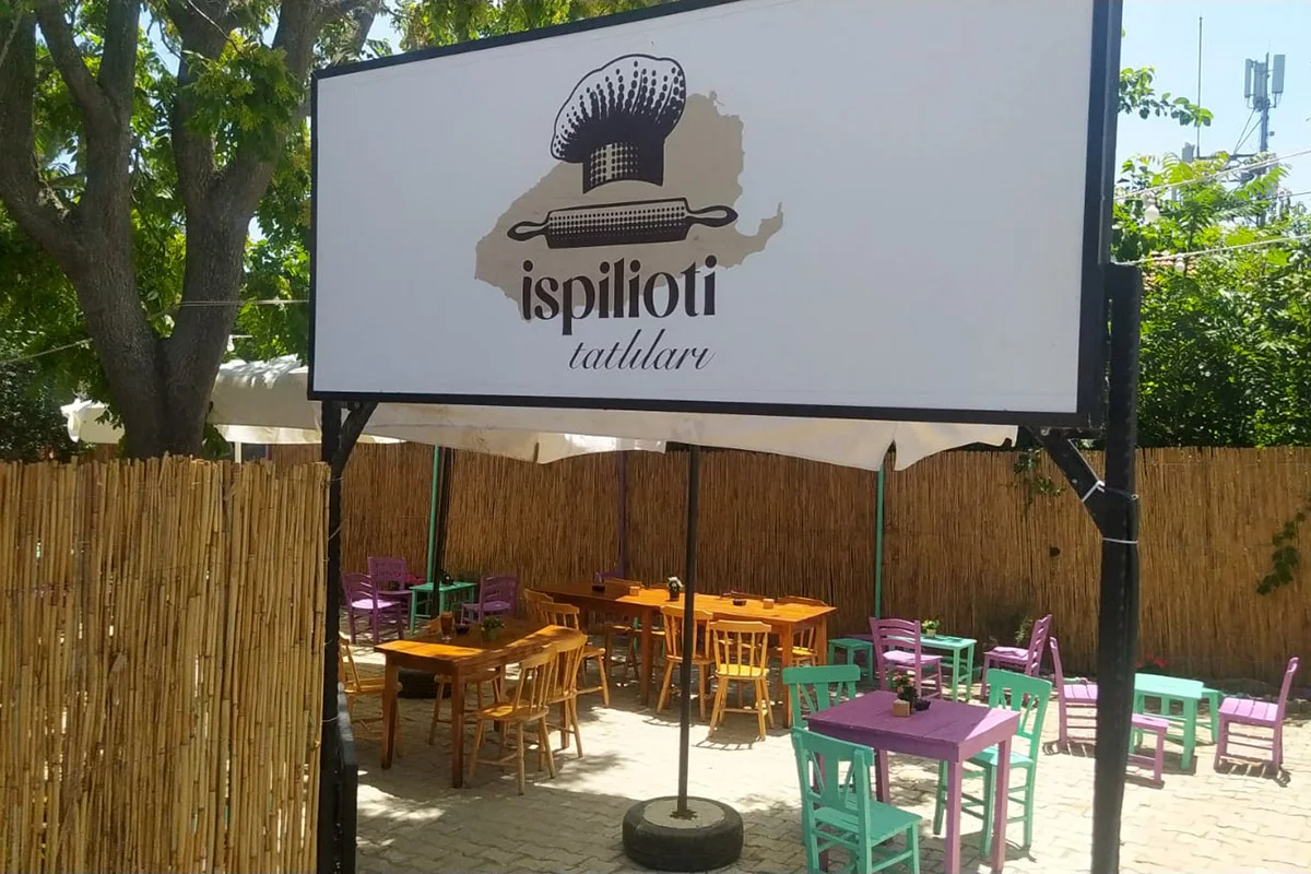 İspilioti Tatlıları & Kafe Arka Plan