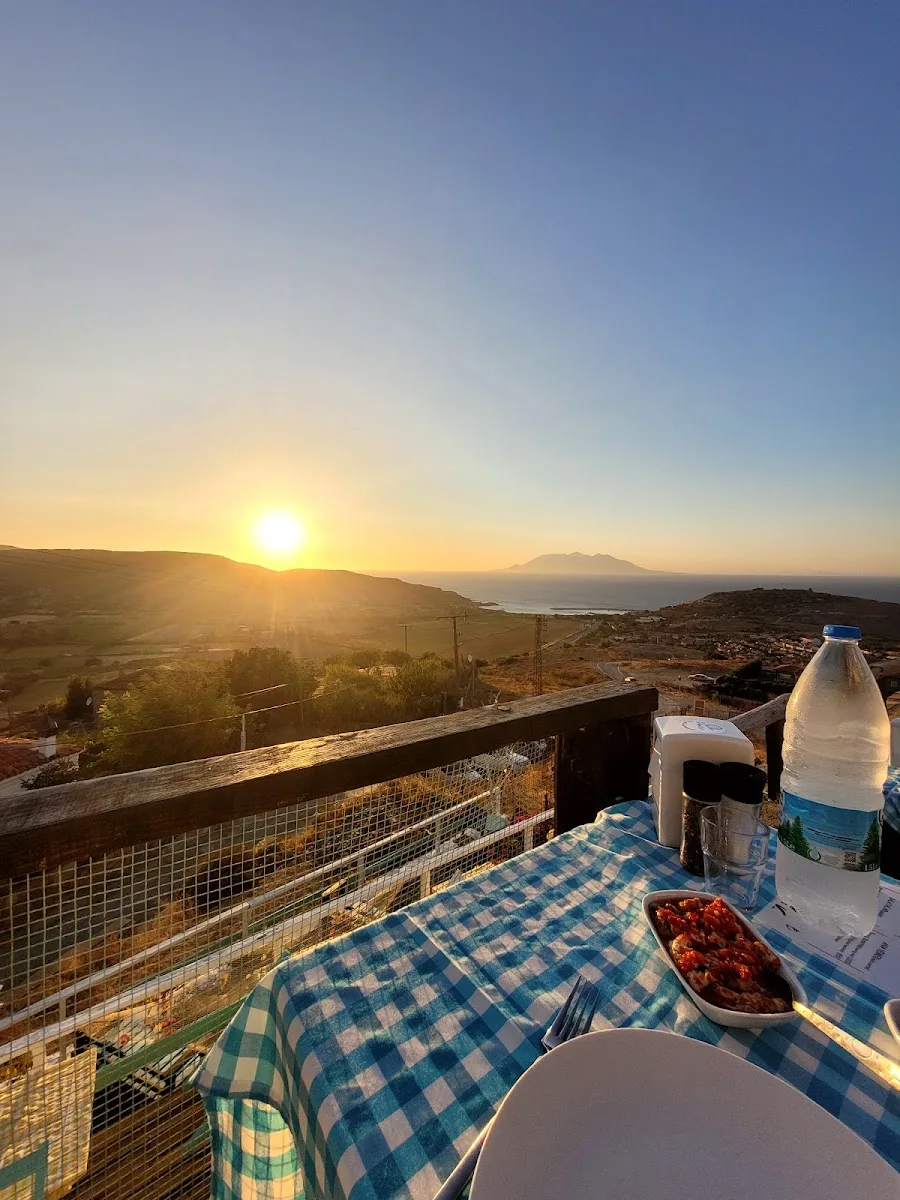 Dimitri Ada Evi & Restaurant Arka Plan