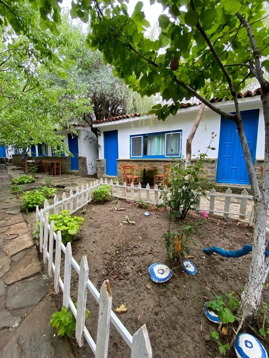 Ada Falyanos Motel